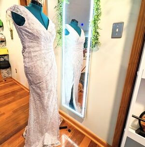 Elegant Lace V-Neck Dress in Lavender